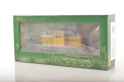 Lot 950 - Bachmann Spectrum 0 Gauge 29203 0N30  Whitcomb 50-Ton centre cab Diesel in yellow with hazard stripes