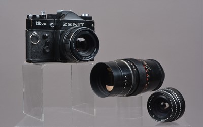 Lot 32 - A Zenit 12 XP SLR Camera