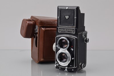 Lot 13 - A Rolleicord V TLR Camera