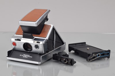 Lot 31 - A Polaroid SX-70 Alpha 1 Camera