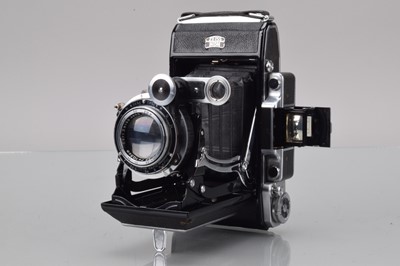 Lot 171 - A Zeiss Ikon Super Ikonta 531/2 Folding Rangefinder Camera