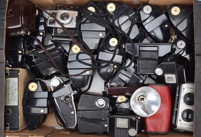 Lot 185 - A Tray of Bakelite Cameras