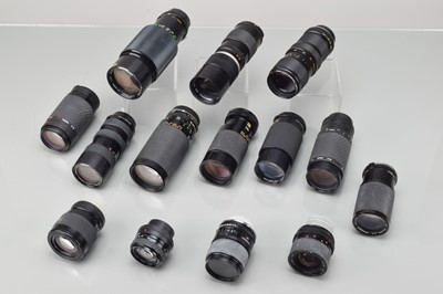 Lot 201 - A Tray of Zoom Lenses