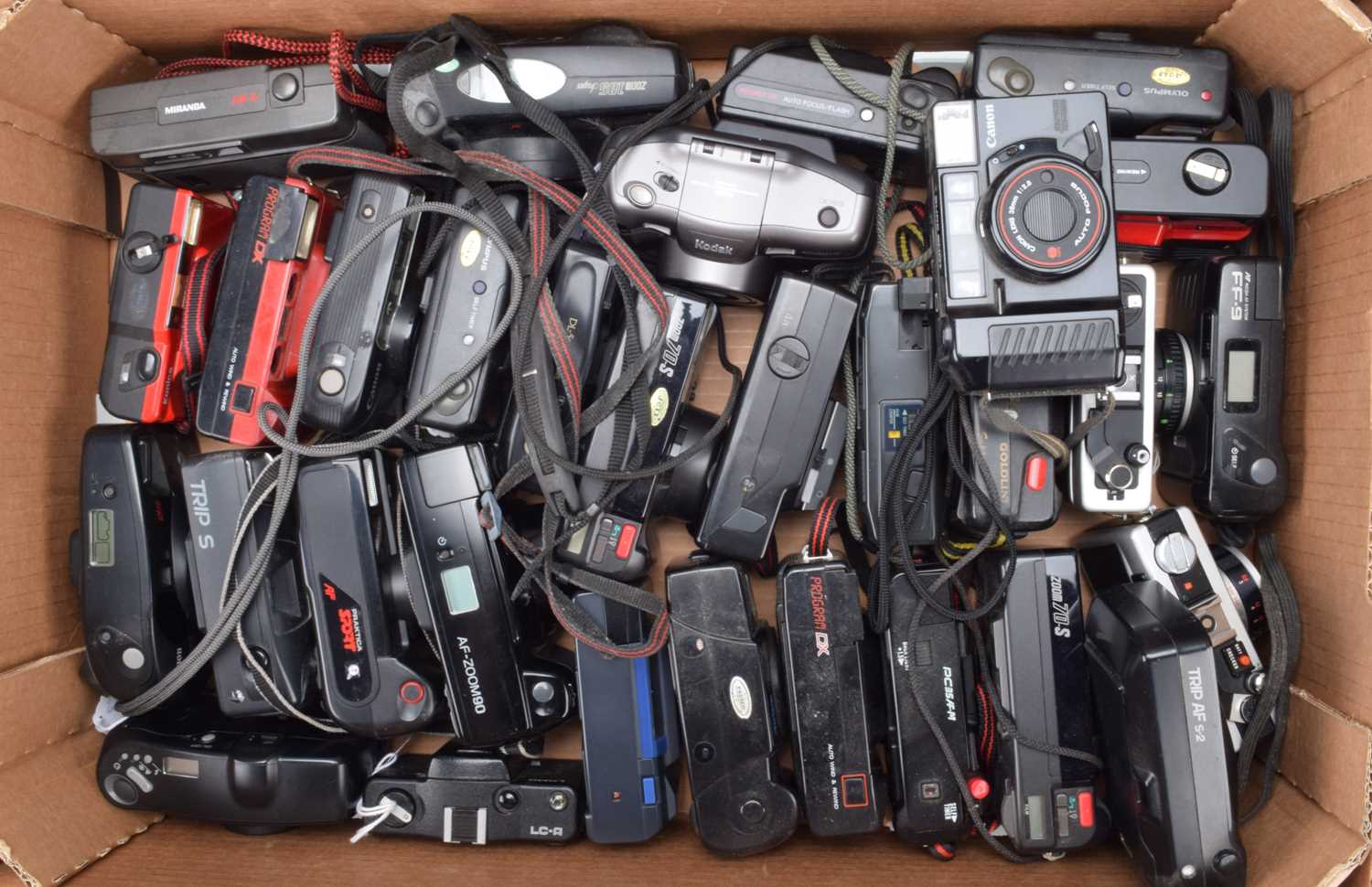 Lot 216 - A Tray of Compact Cameras,