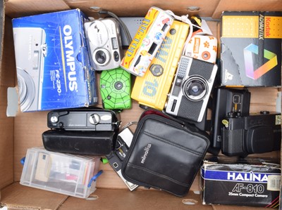 Lot 220 - A Tray of Compact and Compact Digital Cameras