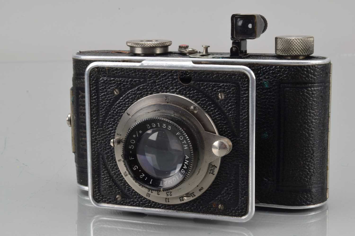 Foth Camera Lot 299 - A Foth Derby I Folding Camera,
