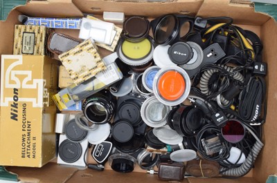 Lot 372 - A Tray of Nikon Accessories