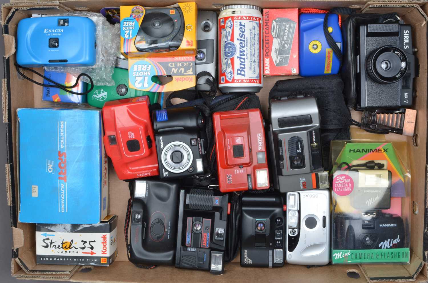 Lot 99 - A Tray of Compact Cameras