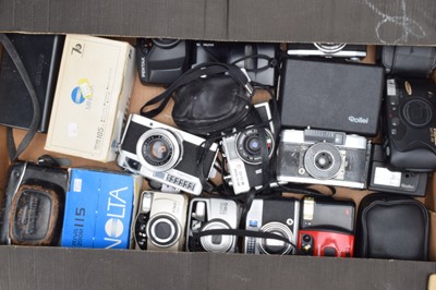 Lot 418 - A Tray of Compact Cameras