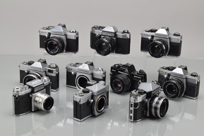 Lot 433 - A Tray of Prakitca Cameras