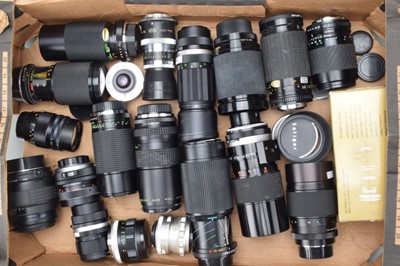 Lot 439 - A Tray of Various Lenses