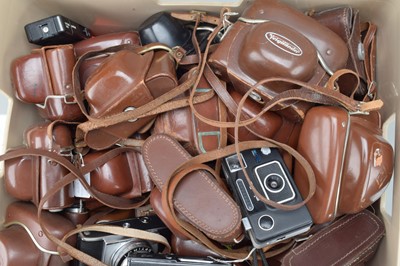 Lot 440 - A Box of Viewfinder Cameras