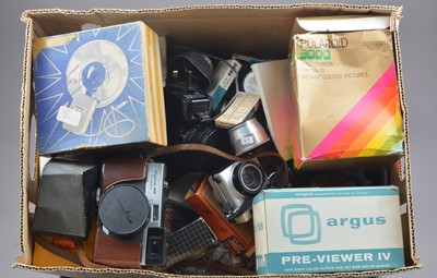 Lot 107 - A Box of Camera Related Items