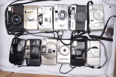 Lot 536 - A Tray of Compact Cameras