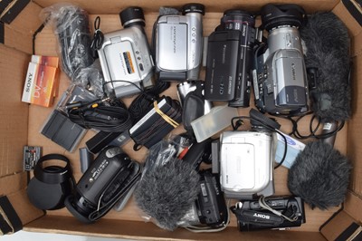 Lot 550 - A Tray of Camcorders