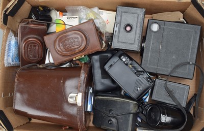 Lot 617 - Cameras and Related Items