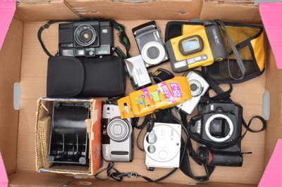 Lot 622 - Cameras and Related Items