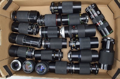 Lot 628 - A Tray of Zoom Lenses