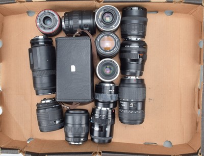 Lot 629 - A Tray of AF Lenses