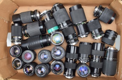 Lot 630 - A Tray of Zoom Lenses