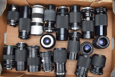 Lot 631 - A Tray of Zoom Lenses