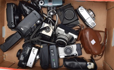 Lot 632 - A Tray of Compact Cameras