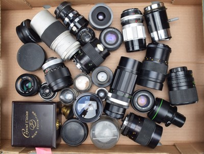 Lot 635 - A Tray of Prime Lenses