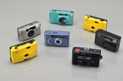 Lot 657 - A Tray of Compact Cameras