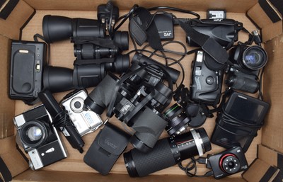 Lot 672 - Cameras and Related Items