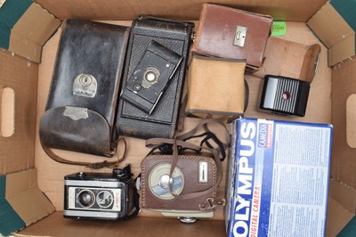 Lot 750 - A Tray of Various Cameras