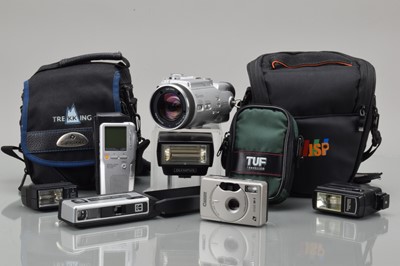 Lot 754 - A Small Group of Cameras and Related Items