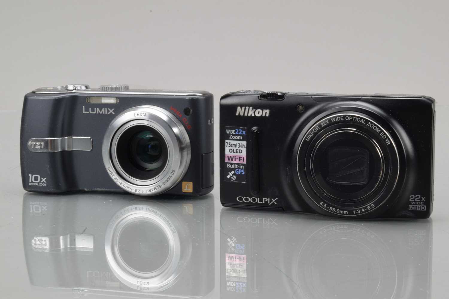 Lot 759 - Two Digital Cameras
