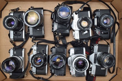 Lot 771 - A Tray of SLR Cameras