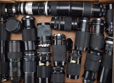 Lot 775 - A Tray of Zoom Lenses