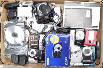 Lot 778 - A Tray of Compact Digital Cameras