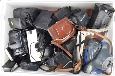 Lot 780 - A Mixed Box of Cameras