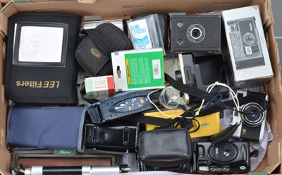 Lot 791 - A Tray of Cameras and Related Accessories