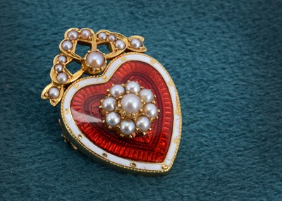 Lot 8 - A late 19th or early 20th Century 18ct gold heart enamel and seed pearl brooch