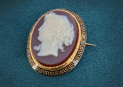 Lot 14 - A mid 19th century hard stone sard onyx cameo brooch