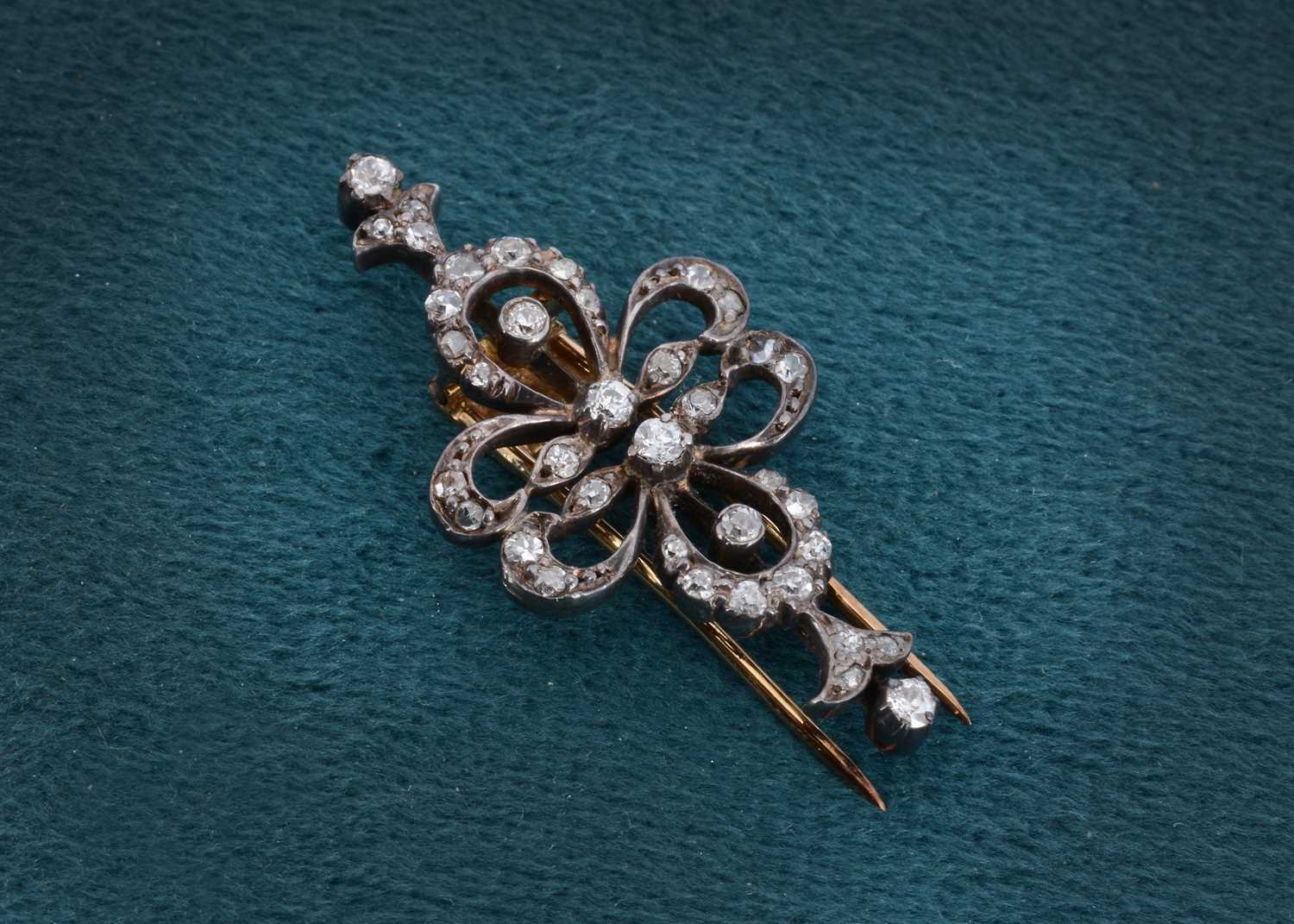 Lot 27 - A late 19th Century diamond encrusted clip brooch