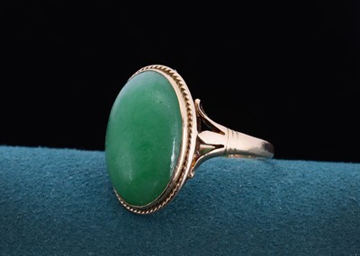 Lot 28 - An Edwardian 18ct gold jadeite jade cabochon dress ring