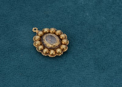 Lot 58 - An 18th Century gold reliquary pendant