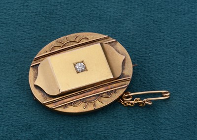 Lot 97 - An oval Edwardian gold diamond set brooch