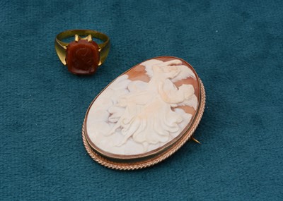 Lot 110 - An oval shell carved cameo