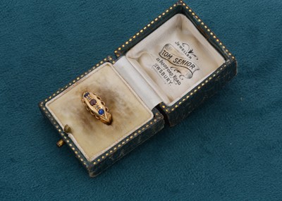 Lot 143 - An Edwardian 18ct gold five stone dress ring