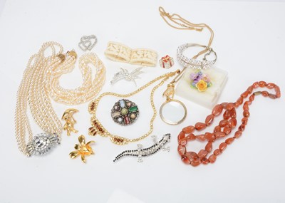 Lot 190 - Various costume jewels