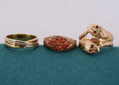 Lot 213 - Three 9ct gold rings