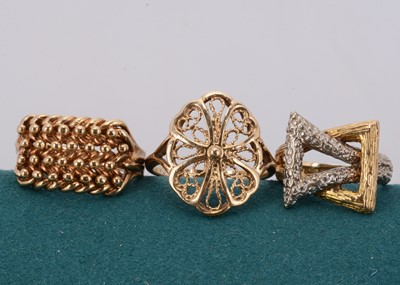 Lot 214 - Three 9ct gold rings