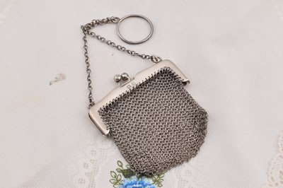 Lot 221 - A George V silver chainmail purse