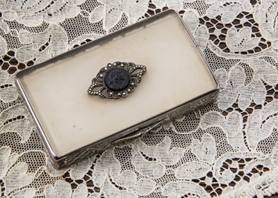 Lot 224 - A French silver compact c1920 by Houbigant